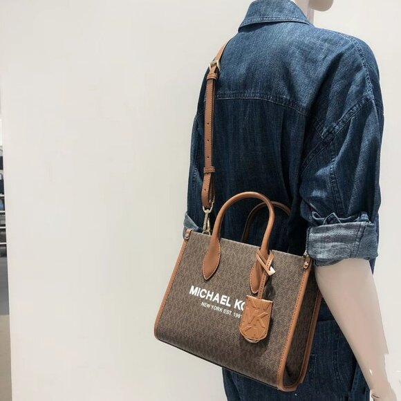 NWT Michael Kors Tote Brown Signature With Gold Hardware - Picture 7 of 7